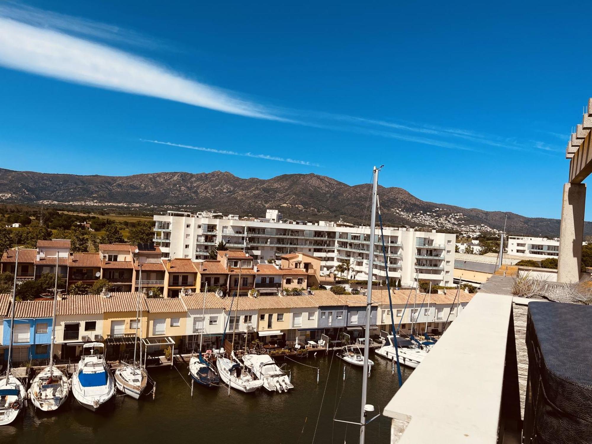 Serenity, Canal, Amarre, Piscine Et Jacuzzi Apartment