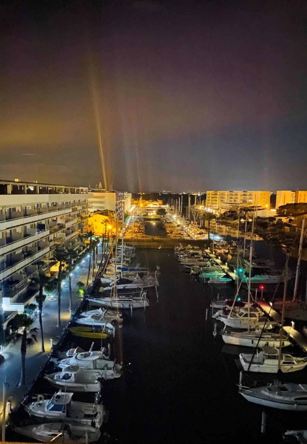 Serenity, Canal, Amarre, Piscine Et Jacuzzi Roses