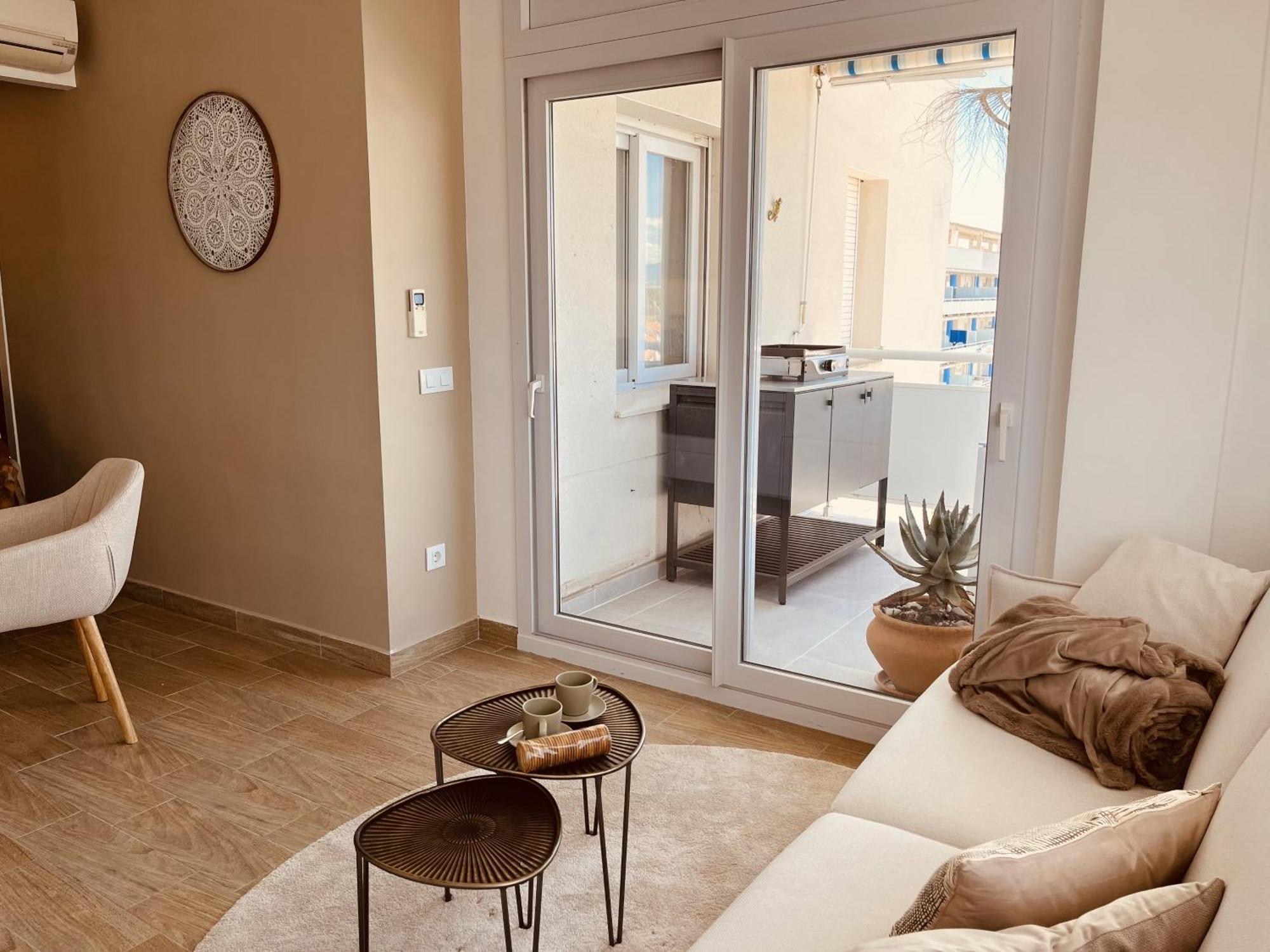 Serenity, Canal, Amarre, Piscine Et Jacuzzi
